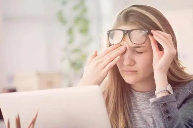  眼睛干涩酸胀疲劳是什么原因？可能是干眼症在作怪