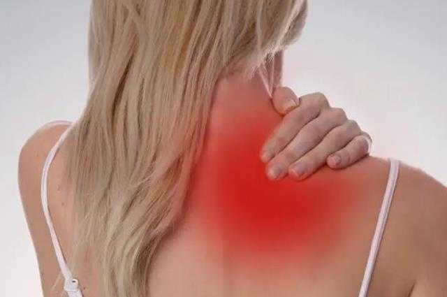 健康科普：右肩膀痛警惕四种病，千万别忽视