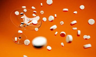 炔诺酮片是不是避孕药 不良反应与注意事项，吃避孕药会肚子痛吗 避孕药的副作用有哪些
