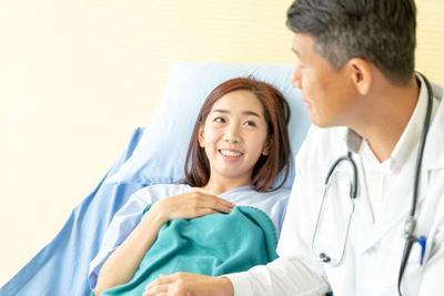 重庆医院恶性的卵巢囊肿吃药会变小吗
